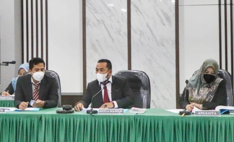 Majelis komisioner KI Sumbar saat menggelar siding di kantor KI, Rabu (9/3). (Dok : Istimewa)