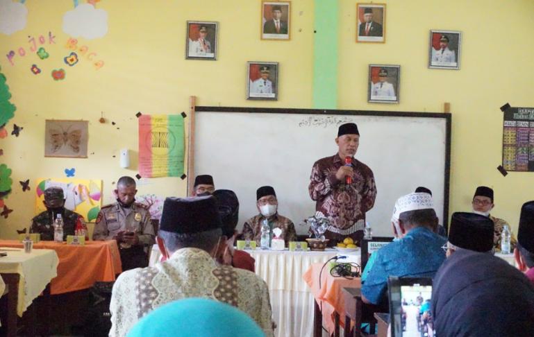 Gubernur Sumbar, Mahyeldi saat menghadari Milad ke-91 tahun Yayasan Bustanul Ulum di Kabupaten Limapuluh Kota, Sabtu (19/3). (Dok : Istimewa)