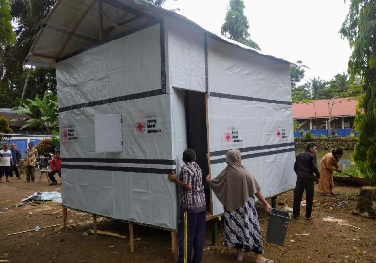 Contoh bangunan Huntara yang akan dibangun untuk para korban gempa di Pasbar yang dibuat PMI kabupaten setempat. (Dok : Istimewa)