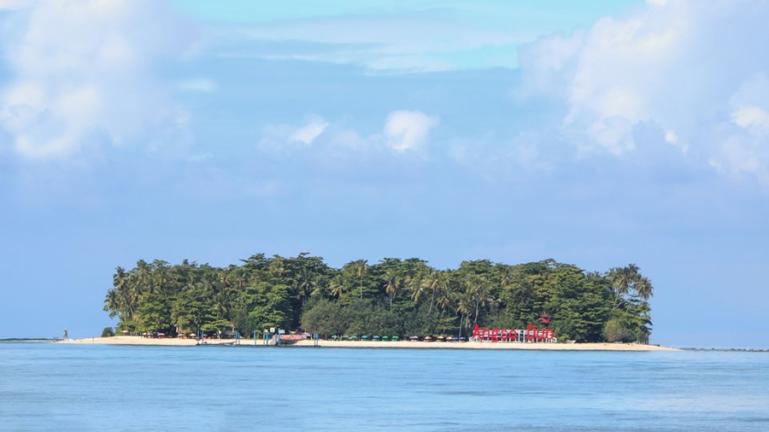 Pesona Pulau Angso Duo yang memiliki pasir putih sehingga jadi destinasi wisata andalan Kota Pariaman. (Dok : Istimewa)