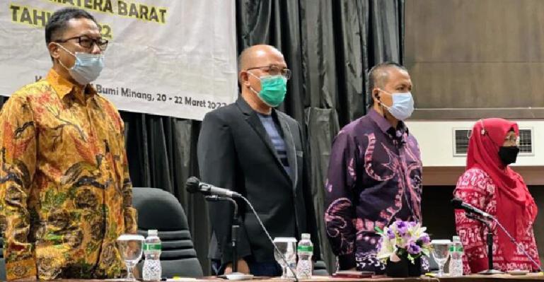 Ketua DPRD Sumbar, Supardi saat menghadiri bimtek penguatan kapasitas bagi 108 PSM, di salah satu hotel di Padang, Minggu malam (20/3). (Dok : Istimewa)