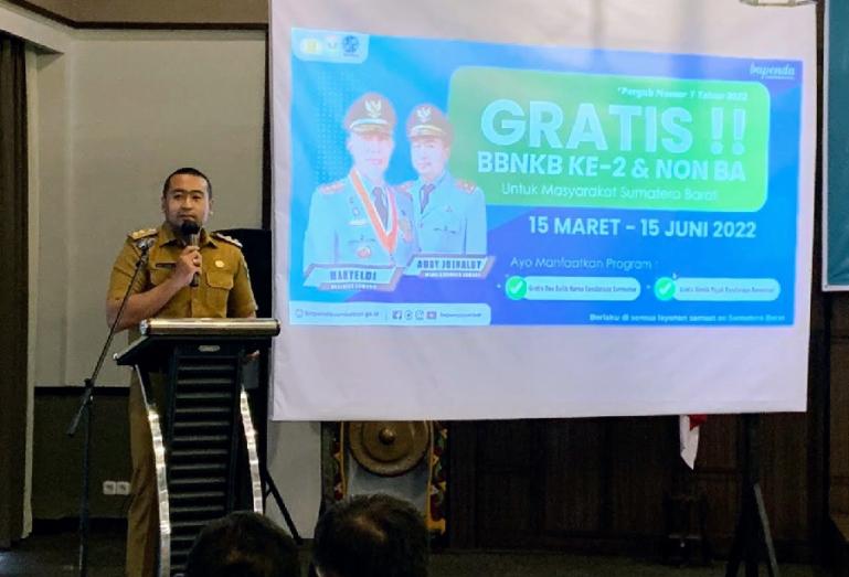 Wagub Sumbar, Audy Joinaldy beri arahan dalam rapat Tim Pembina Samsat se Sumbar di Padang, kemarin. (Dok : Istimewa)