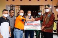 Pemprov Sumbar Bantu Korban Gempa Pasbar dan Pasaman: Gubernur Serahkan 150 Ton Beras Bantuan Cadangan Pangan