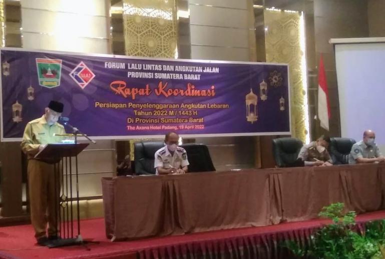 Gubernur Sumbar, Mahyeldi beri arahan dalam rakor persiapan angkutan Lebaran 2022 kepada forum lalu lintas dan angkutan jalan Pemprov Sumbar di Padang, Selasa (19/4). (Dok : Istimewa)