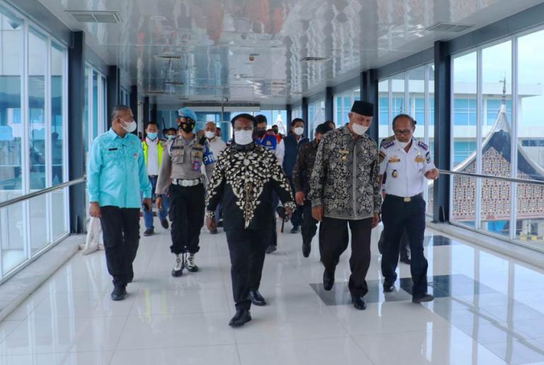 Rombongan anggota Komisi V DPR RI bersama Gubernur Mahyeldi tinjau kondisi infrastruktur kereta api di Stasiun Kereta Api Bandara Internasional Minangkabau (BIM), Kamis siang (7/4). (Dok : Istimewa)