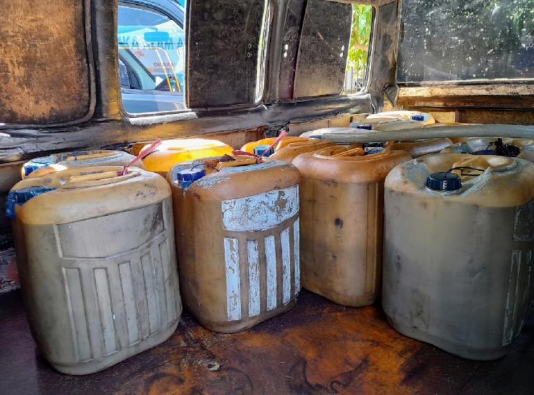 Tumpukan BBM subdisi jenis Bio Solar yang disita polisi dari kendaraan pelaku pada Sabtu (9/4) malam. (Dok : Istimewa)