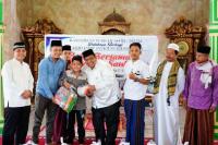 Nagari Seulayat dan Pengurus Masjid Santuni Anak Yatim