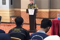 Anggota DPD RI, Alirman Sori saat berikan sosialisasi Empat Pilar MPR RI kepada  mahasiswa di UNP Padang, Rabu (25/5). (Dok : Istimewa)