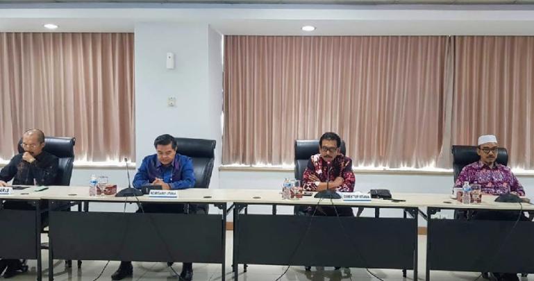 Komisaris Independen Bank Nagari, Manar Fuadi, Komisaris Utama Benni Warlis, Direktur Utama Muhamad Irsyad dan Ketua PWI Sumbar Heranof Firdaus. (Dok : Istimewa)