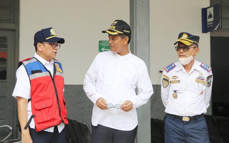 Wali Kota Genius Umar saat menerima kunjungan Sesditjen Perkeretaapian Kemenhub, Zulmafendi di Kota Pariaman, Jumat (6/5/). (Dok : Istimewa)