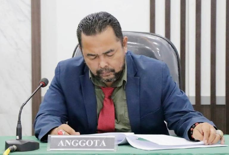 Komisioner KI Sumbar, Adrian Tuswandi. (Dok : Istimewa)