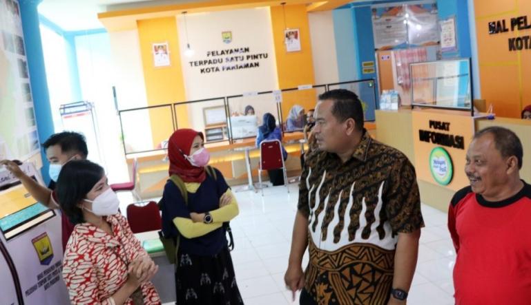 Sekko Pariaman, Yota Balad pada Jumat (20/5) tinjau persiapan peresmian Mal Pelayanan Publik (MPP) Kota Pariaman yang akan diresmikan Menpan RB Juli nanti. (Dok : Istimewa)