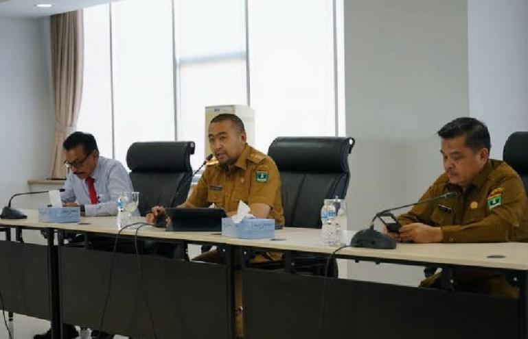 Wagub Sumbar, Audy Joinaldy didampingi Komisaris Utama Bank Nagari Benni Warlis dan Direktur Utama Bank Nagari Muhamad Irsyad. (Dok : Istimewa)