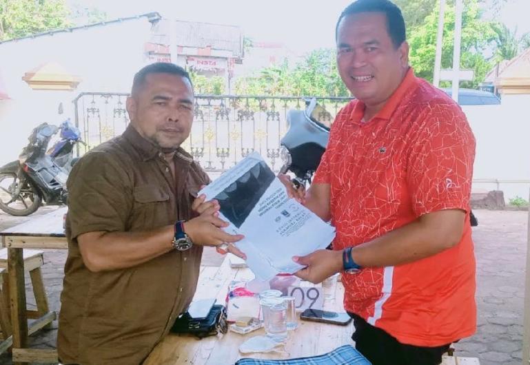Sekko Pariaman, Yota Balad dalam pertemuannya dengan Komisioner KI Sumbar, Adrian Tuswandi di Pariaman, Minggu siang (29/5). (Dok : Istimewa)