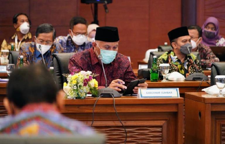 Gubernur Sumbar, Mahyeldi Ansharullah ikuti rapat pleno II bersama Wapres Ma'aruf Amin membahas KNEKS di kantor Kemenkeu, Jakarta, Senin (30/5). (Dok : Istimewa)