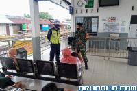 Babinsa Bungo Pasang Imbau Penumpang KA Jalani Prokes