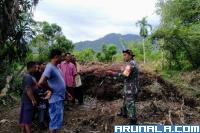 Buka Jalan Baru Menuju SMA 17 Padang: Babinsa Koramil 06/KTN dan Warga Goro