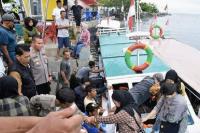 Cuaca Buruk Landa Kawasan Pantai Pariaman: Puluhan Wisatawan Terpaksa Nginap di Pulau Angso Duo