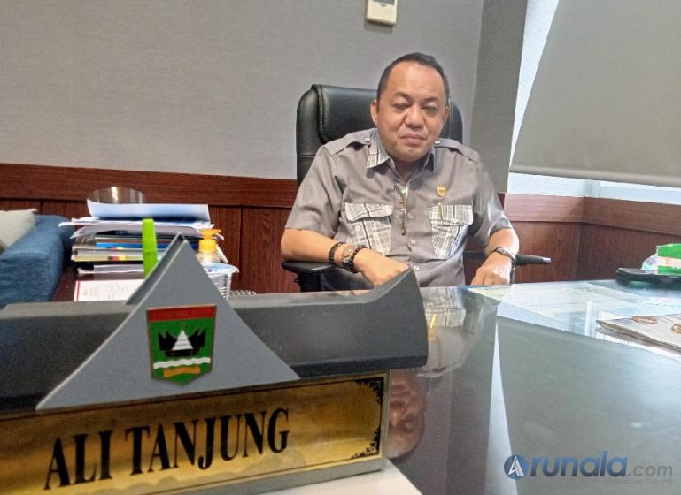 Ketua Komisi III DPRD Sumbar, Ali Tanjung. (Foto : Arzil)