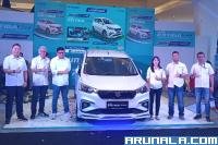 Direktur EPM, Alberto Gani bersama jajaran PT SIS dan GM EPM, Wibowo Santoso saat lauching All New Ertiga Hybrid di Padang, Sabtu (18/6). (Foto : Arzil)