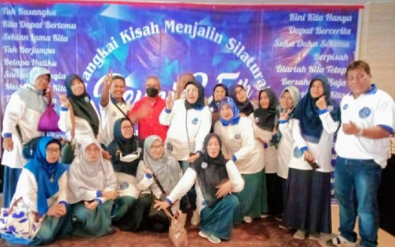 Para alumni SMP 2 Padang lulusan 1985 saat ikuti acara reunian setelah dua tahun tertunda, Sabtu (4/6). (Dok : Istimewa)