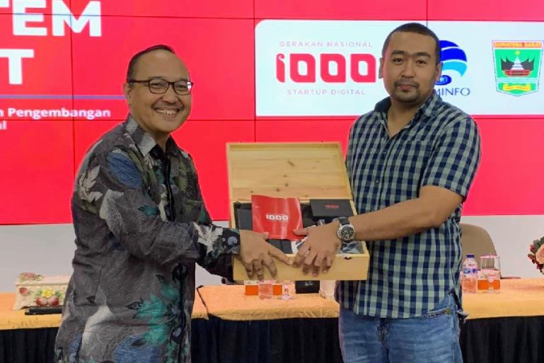 Wagub Sumbar, Audy Joinaldy bersama Direktur Pemberdayaan Informatika Kementerian Kominfo, Bonifasius Wahyu Pudjianto di Padang, Sabtu siang (18/6). (Dok : Istimewa)