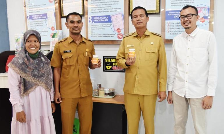 Wali Kota Pariaman, Genius Umar dukung inovasi adminduk yang diciptakan Disdukcapil Kota Pariaman, Selasa (7/6). (Dok : Istimewa)
