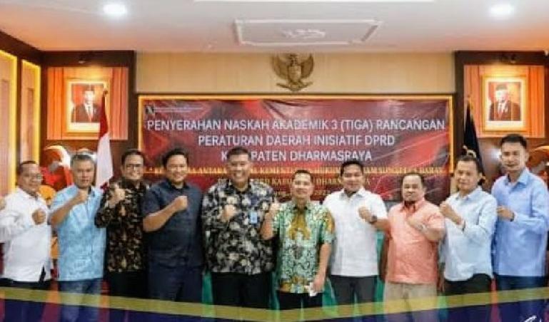 Kakanwil Kemenkumham Sumbar, R Andika seusai serahkan kajian akademik tiga ranperda kepada DPRD Dharmasraya, Sabtu (11/6). (Dok : Istimewa)