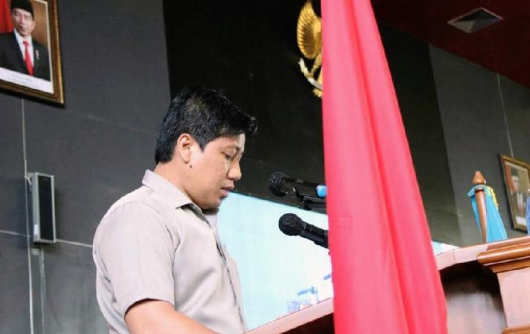 Juru bicara Fraksi PAN, Yulindo Sari Muhtar saat menyampaikan pertanyaan sosok pengganti Wakil Bupati Dharmasraya saat sidang di DPRD, Rabu (1/6). (Dok : Istimewa)