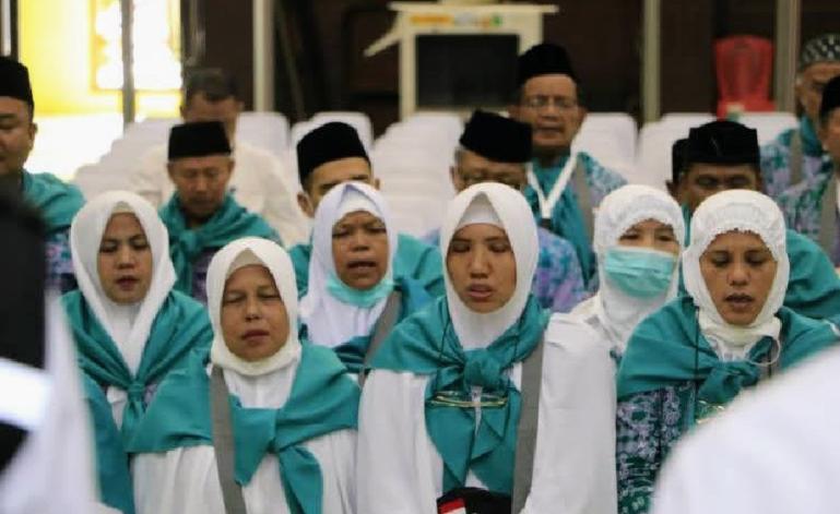 Sebagian CJH Kloter VII di Gedung Makkatul Mukarrahmah, Asrama Haji Tabing, Kota Padang, Jumat (10/6) malam. (Dok : Istimewa)