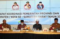 Gubernur Mahyeldi saat memimpin rakor dengan bupati dan wali kota menyangkut Porprov Sumbar 2023, di Padang, Senin (6/6). (Dok : Istimewa)