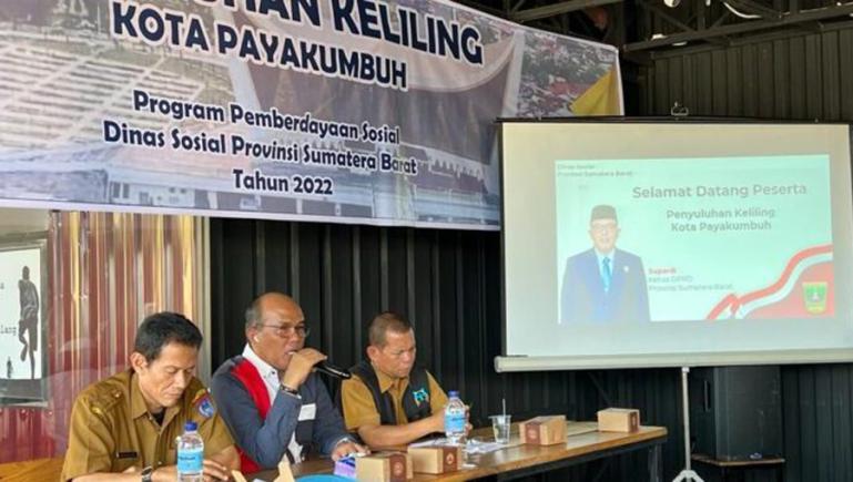 Ketua DPRD Sumbar, Supardi saat penyuluhan keliling program pemberdayaan social bersama Dinsos Sumbar di Kota Payakumbuh. (Dok : Istimewa)