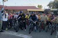 Memeriahkan HUT Bhayangkara ke-76 di Kota Pariaman: Genius Lepas Ratusan Peserta Fun Bike