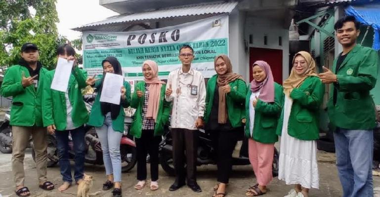 Rombongan mahasiswa Unitas Padang yang lakukan KKN di Kelurahan Kapalo Koto, Kecamatan Pauh, Kota Padang, Jumat (22/7). (Dok : Istimewa)