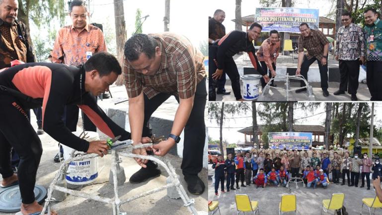 Sekko Pariaman, Yota Balad menyaksikan pembuatan transplantasi terumbu karang yang dilakukan Poltekpel Sumbar di di lapangan Parkir Muaro Pantai Gandoriah, Jumat (15/7). (Dok : Istimewa)