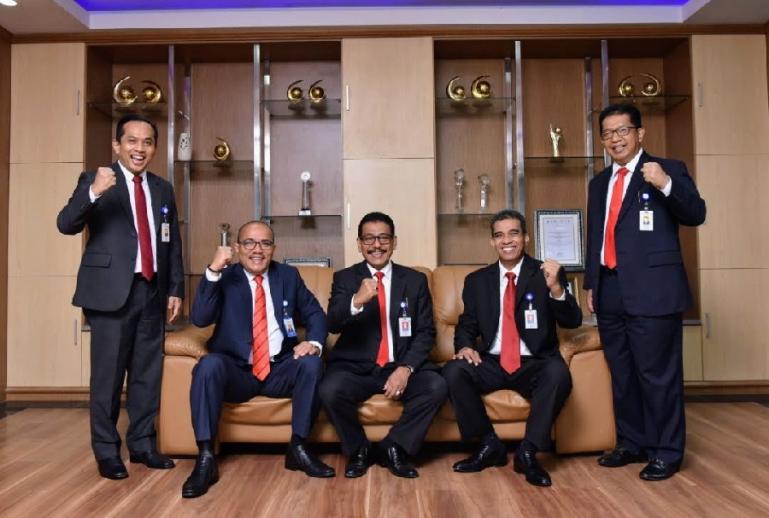 Direktur Kredit dan Syariah Gusti Candra, Direktur Keuangan Sania Putra, Direktur Utama Muhamad Irsyad, Direktur Operasional Syafrizal, dan Direktur Kepatuhan Restu Wirawan. (Istimewa)