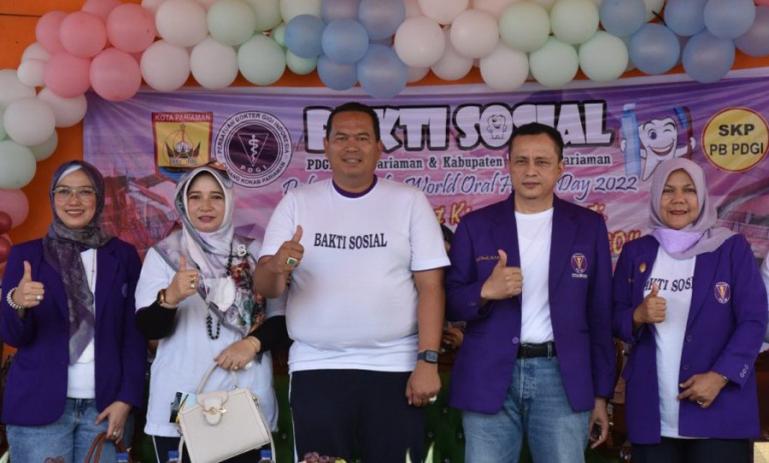 Sekko Pariaman, Yota Balad bersama sejumlah dokter gigi yang adakan baksos di Kota Pariaman, Sabtu (16/7). (Dok : Istimewa)