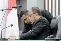 Anggota Komisioner KI Sumbar, Arif Yumardi saat menyampaikan agar panitera menghadirkan pihak termohon di sidang berikutnya, Jumat siang (1/7). (Dok : Istimewa)