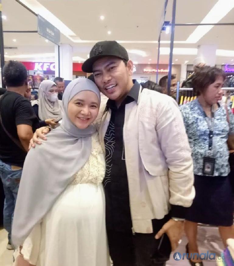 Pasangan Rofikoh Isnaini dan Fomalhaut Zamel. (Foto : Fajril)