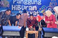 Malam Peringatan HUT Kota Pariaman ke-20 Tahun: Wako dan Wawako Bersamaan Tiup Lilin HUT Kota