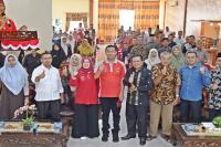 Anggota BPD se Kota Pariaman bersama Wako Genius Umar di sela bimtek, Sabtu (6/8). (Dok : Istimewa)