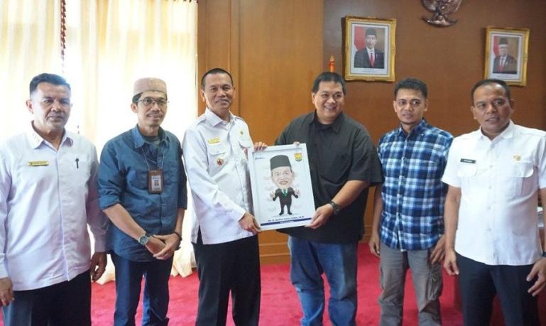 Wali Kota Genius Umar menerima kunjungan Content General Manager Tribun Network Kompas Gramedia  Vovo Susatio dan rombongan, Rabu (3/8).