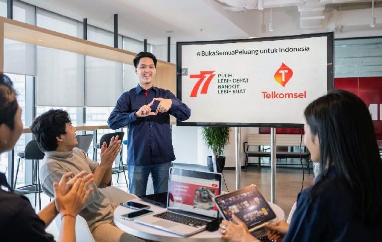 Memaknai peringatan kemerdekaan Republik Indonesia ke-77 Telkomsel konsisten #BukaSemuaPeluang untuk Indonesia #PulihLebihCepat dan #BangkitLebihKuat. (Dok : Istimewa)