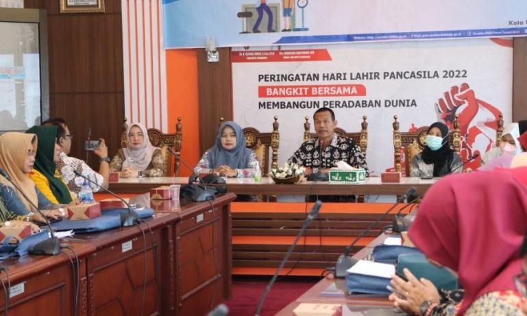 Wako Genius Umar saat diskusi dengan sejumlah stakeholder terkait penangganan stunting di kota itu, Kamis (4/8). (Dok : Istimewa)