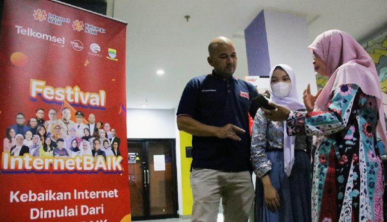 Telkomsel menyelenggarakan seminar yang dikemas dengan storytelling Festival InternetBAIK: 
