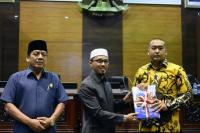 DPRD Sumbar Serahkan Hasil Reses Anggota pada Wagub
