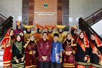 Lagu Mars Sumatera Barat Dilombakan: Sekretariat DPRD Sumbar Turunkan Tim Paduan Suara