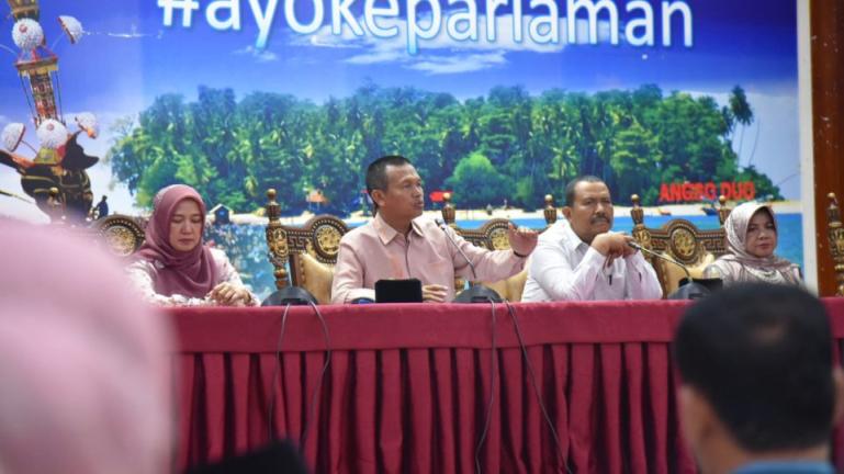 Wali Kota Pariaman Genius Umar, adakan rapat kordinasi (rakor) dengan Kepala Sekolah Tingkat Sekolah Dasar (SD) dan Sekolah Menengah Pertama (SMP) se-Kota Pariaman di Aula Balaikota, Jum'at (9/9). (Foto : Istimewa)