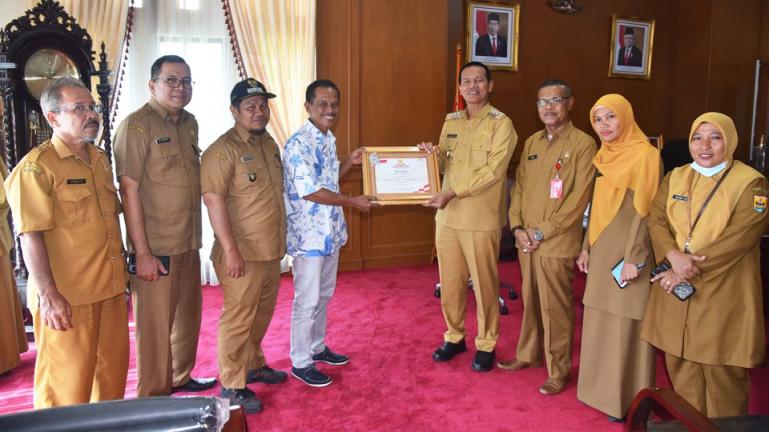 Wali Kota Pariaman, Genius Umar, memberikan apresiasi yang tinggi kepada Noviardi, sebagai Penyuluh Pertanian Swadaya Teladan Berprestasi tingkat Nasional Tahun 2022 yang sukses mencapai prestasi nasional, yang diterima langsung oleh orang nomor satu di K