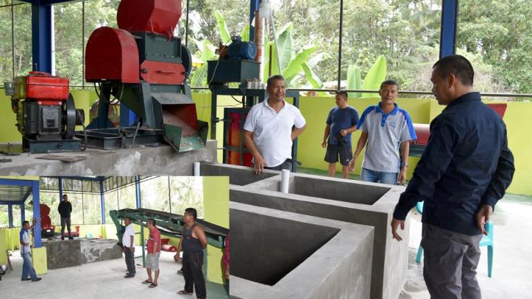 Wali Kota Pariaman, Genius Umar tinjau Fasilitas Pusat Daur Ulang (PDU) Sampah Kota Pariaman, yang berada di Desa Tungkal Utara, Kecamatan Pariaman Utara, Minggu siang (4/9). (Foto : Istimewa)